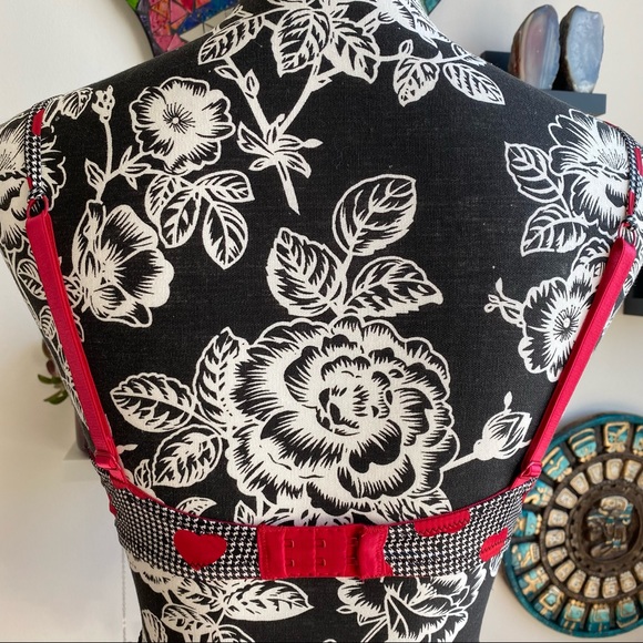 Victoria’s Secret Bra & Skirted Thong Set - Picture 6 of 12